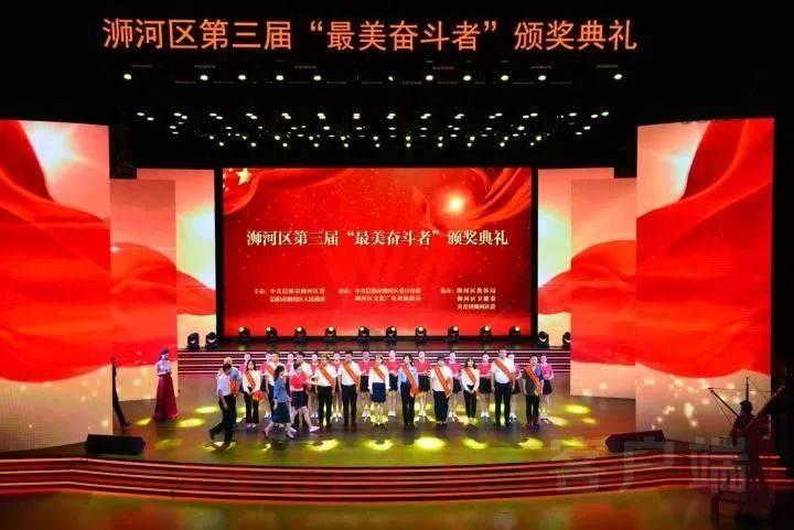 笔墨送温暖,责任筑平安——政协莱西市委员会、中共莱西市委宣传部走进莱西市公安局交警大队新春送福